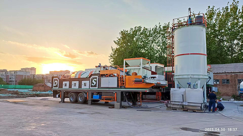 國內首臺套移動式土壤淋洗修復裝備