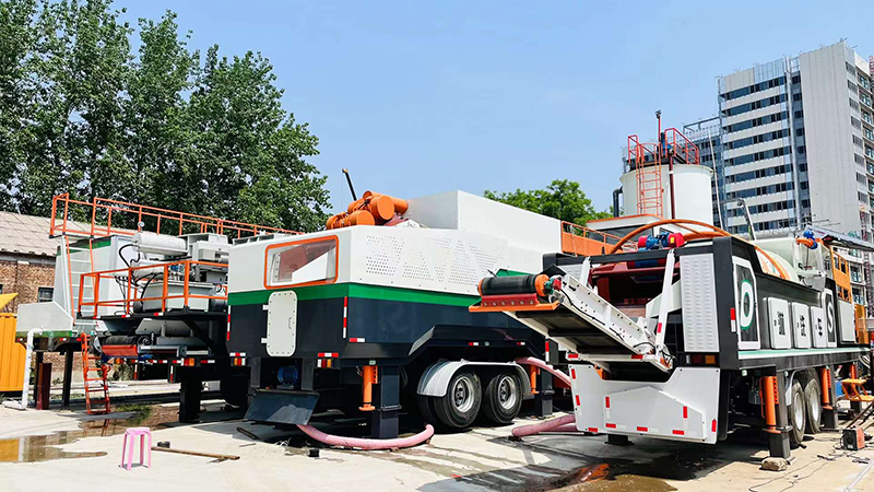 國內首臺套移動式土壤淋洗修復裝備