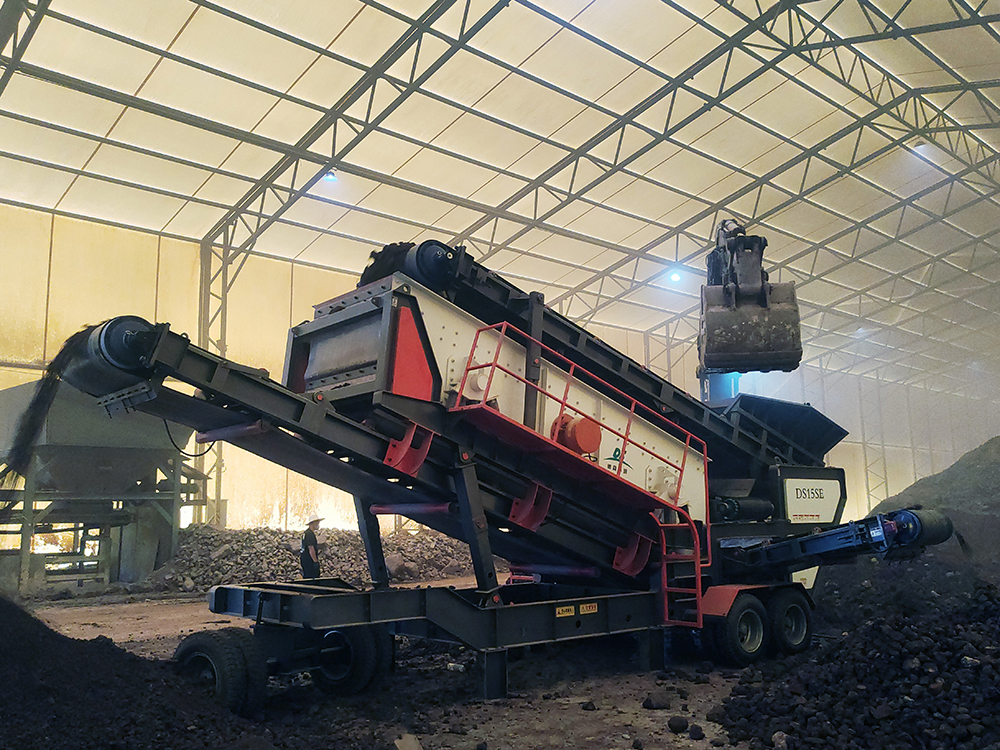 德森移動篩分車已在重慶某修復(fù)現(xiàn)場成功運(yùn)行！